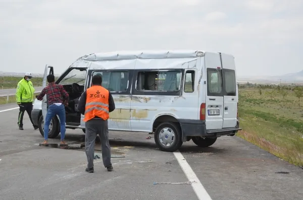 Konya'da işçileri taşıyan minibüs devrildi | Yaralılar var - 2