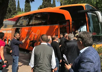 Taksicilerden UBER'e lüks otobüslü karşılık