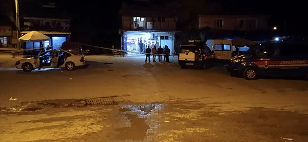 afyonda-aileler-arasinda-katliam-4-kisi-oldu-cok-sayida-yarali-var-1636223219957.jpg Afyon'da aileler arasında katliam! 4 kişi öldü çok sayıda yaralı var! - 4