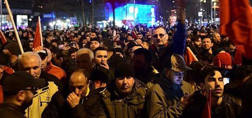 Hollanda'nın Ankara Büyükelçiliği'nde protesto