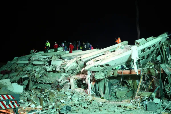 Kılıçdaroğlu deprem bölgesinde siyaset devşirdi: Devletin kurumları çalışmak isteyenlere engel koyuyor algısı