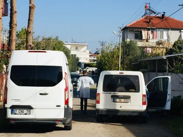 antalyada-kan-donduran-olay-ablasini-oldurup-kendini-ihbar-etti-1639304935494.jpg Antalya’da kan donduran olay! Ablasını öldürüp kendini ihbar etti - 1