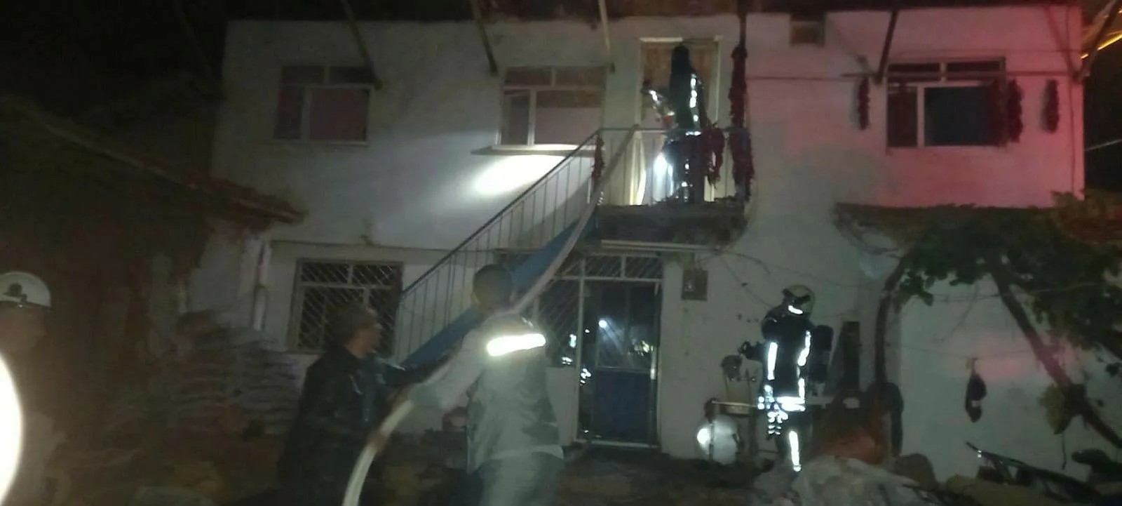 Denizli'de acı son! Çocuğunu kurtarmak için alevlerin arasına daldı ama...