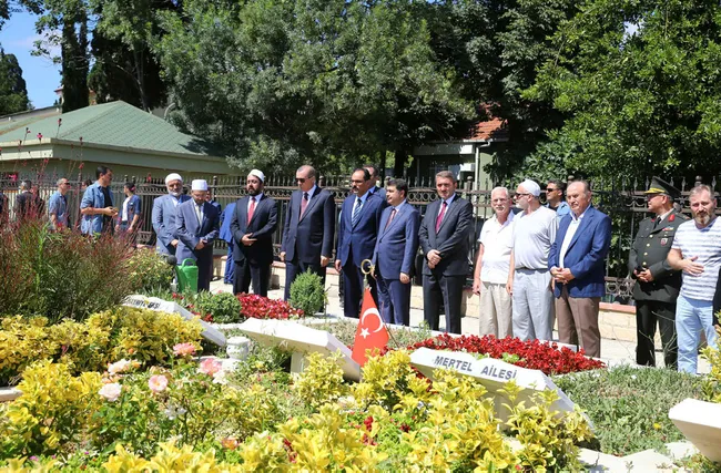 Erdoğan'dan dava arkadaşı Erol Olçok'un kabrine ziyaret - 1