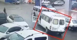 İlginç görüntüler! Şoför el frenini çekmeyi unutursa...