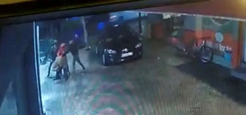 70 yaşındaki adamı sopalarla dövdüler
