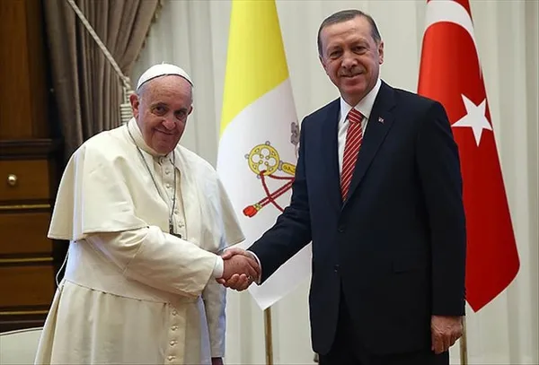 Papa Franciscus’tan Başkan Erdoğan’a Rusya-Ukrayna övgüsü: Barışı sağlamaya yönelik gayretlerini sürdürmeli