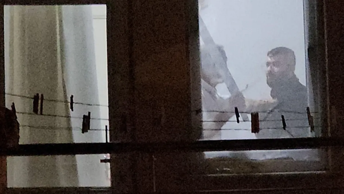 Çorum'da korku dolu anlar! Arkadaşını kılıçla rehin aldı