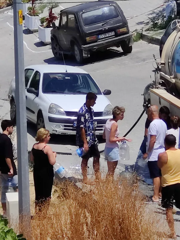 izmirde-akmayan-suya-zam-vatandaslari-cildirtan-olay-1659411942188.jpg İzmir'de akmayan suya zam! Belediyenin tavrı halkı çıldırttı - 4