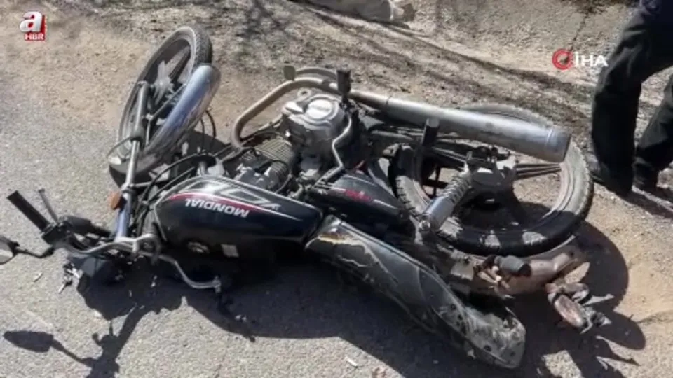 Uşak’ta motosiklet ile tır çarpıştı