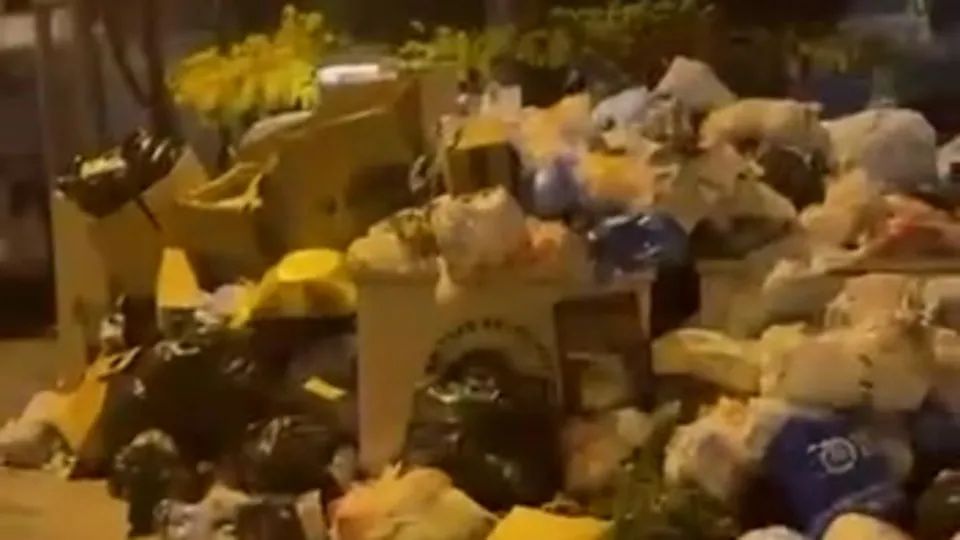 Maltepe’de sıra sıra çöp dağları!