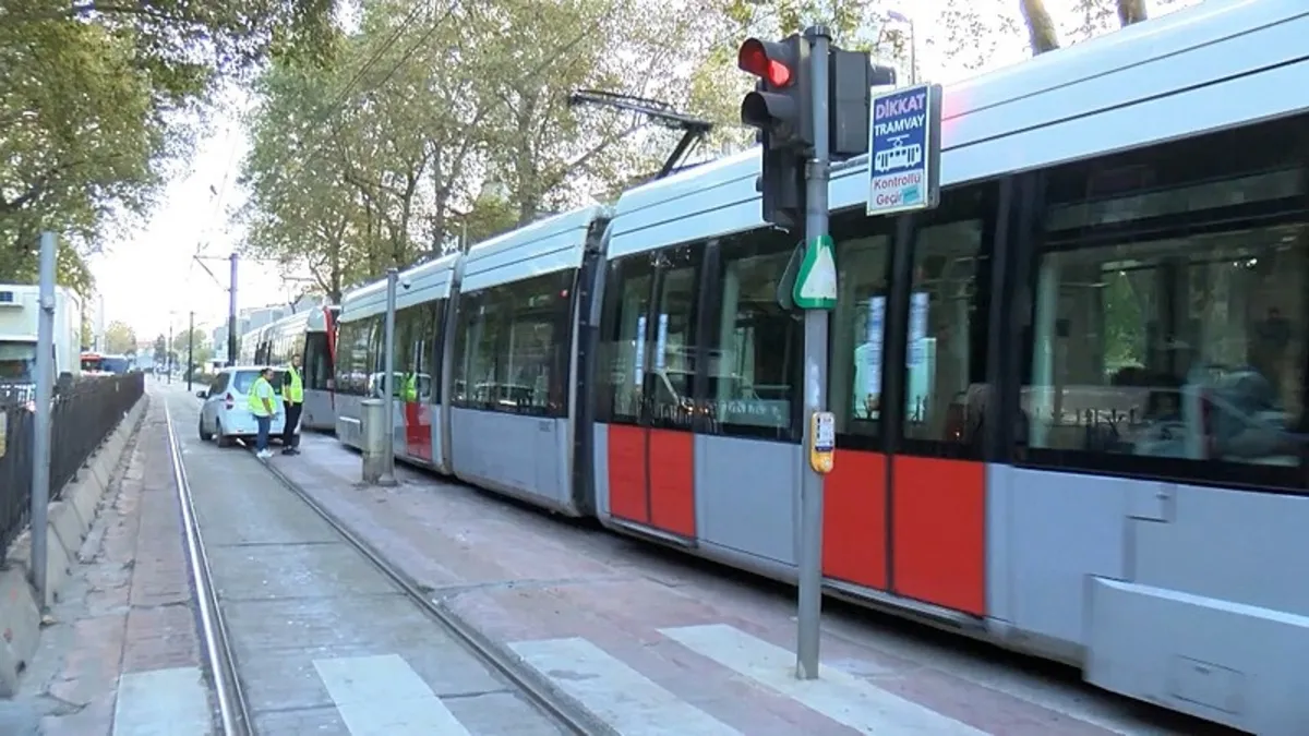 Korkutan kaza! Tramvay yayaya çarptı