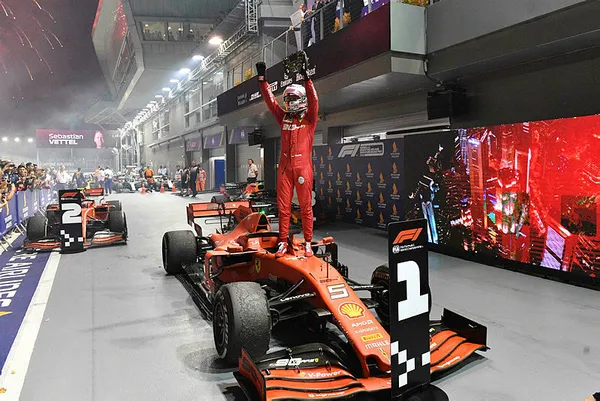 Formula 1'de Sebastian Vettel'den sevenlerini üzecek haber - 1