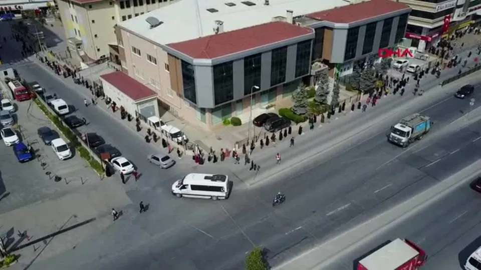 Son dakika haberi... İstanbul’da şoke eden görüntü! Kuyruk metrelerce uzadı |Video