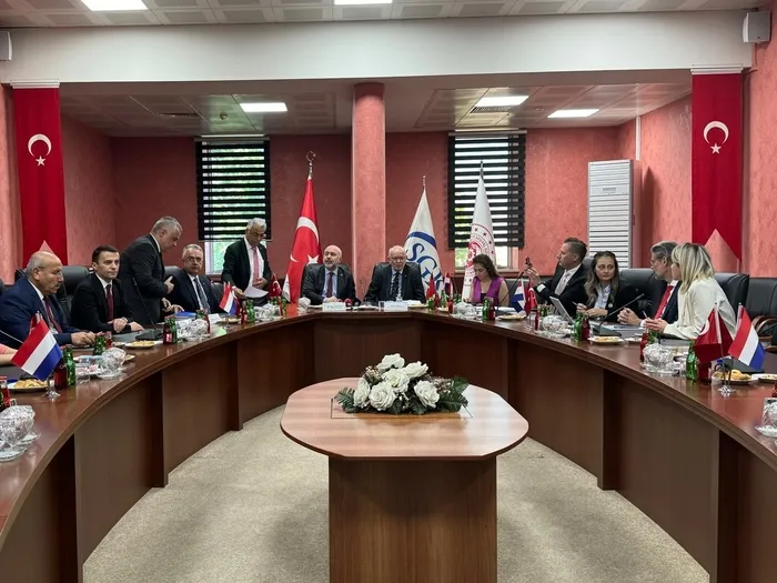 turkiye-hollanda-arasinda-sosyal-guvenlik-anlasmasi-iste-detaylar-1715093455582.jpg Türkiye-Hollanda arasında sosyal güvenlik anlaşması! İşte detaylar - 2