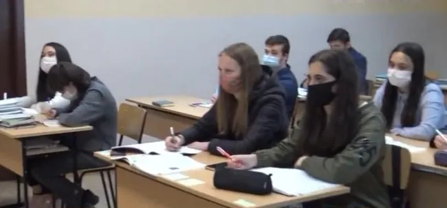 Bulgaristan’da İslam ve Türk kültürü yaşatılıyor! Asırlık okulda Türkçe eğitim