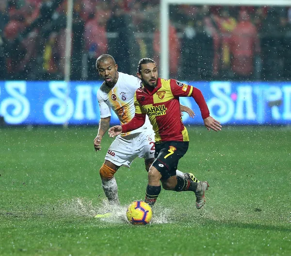 galatasaray-halil-akbunari-transfer-etmek-icin-dugmeye-basti-son-dakika-galatasaray-transfer-haberleri-gs-haberleri-1622720027135.jpg Galatasaray Halil Akbunar'ı transfer etmek için düğmeye bastı - 3