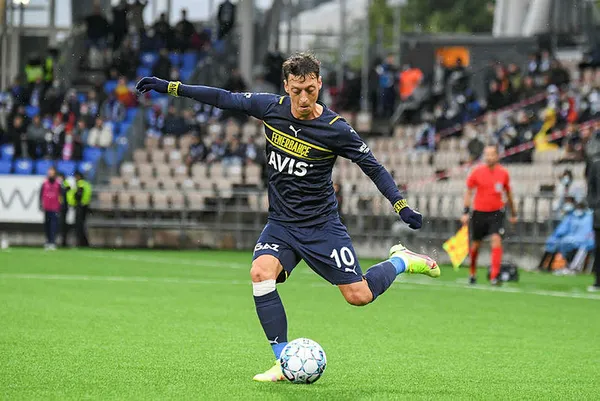 E. Frankfurt FB maçı şifresiz izleme yolları nelerdir? E. Frankfurt Fenerbahçe maçı şifresiz veren kanallar...