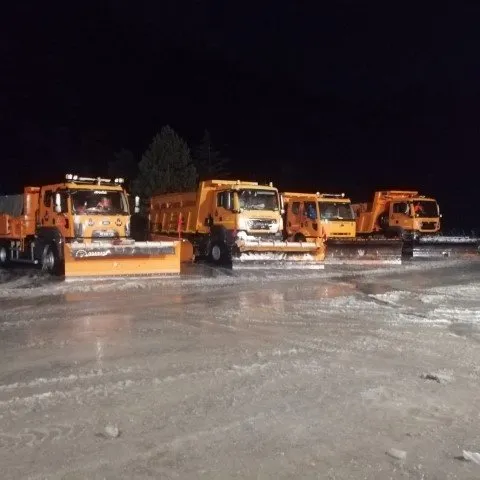 SONDAKİKA! Antalya’da kar yağışı aniden bastırdı! Yollar beyaz örtüyle kaplandı | İşte ilk görüntüler