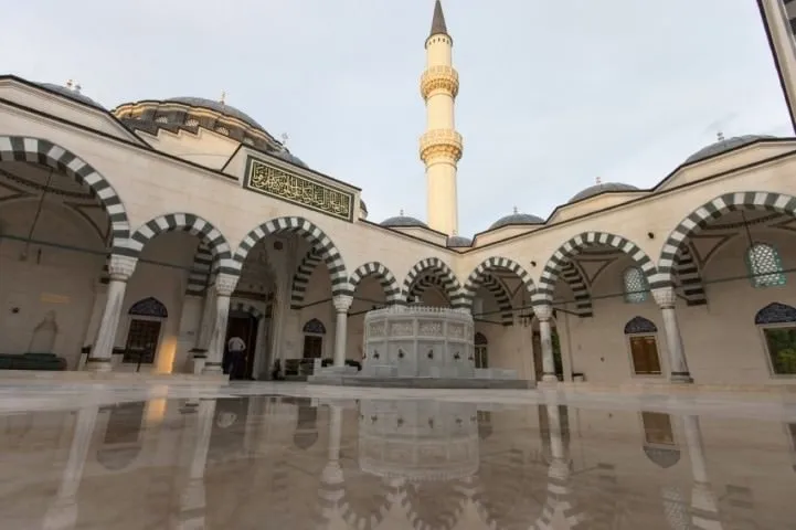 Amerika’da Osmanlı ve Selçuklu mimarisi tarzında inşa edilen cami