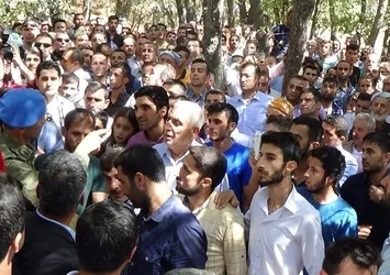 Ahmet Budak'ın oğlundan duygulandıran pankart!