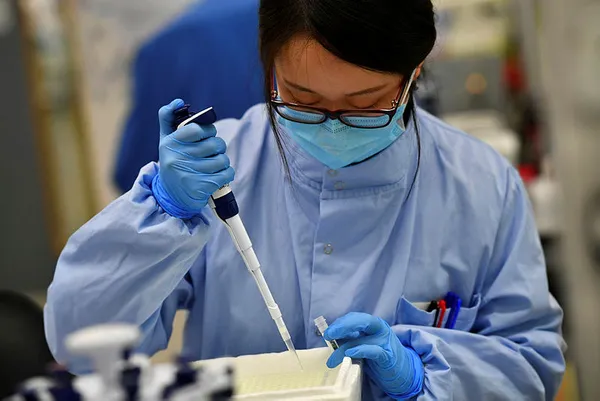 Uzmanlar uyardı: Koronayı ağır geçiren gençlerin yüzde 40’ında rastlandı!