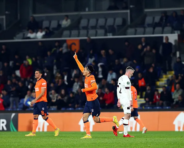 medipol-basaksehir-hearts-canli-anlatim-iste-ilk-11ler-mac-saat-kacta-hangi-kanalda-canli-1667495876958.jpg Başakşehir, Hearts'ı 3-1 yenerek gruptan lider çıktı (MAÇ SONUCU ÖZET)