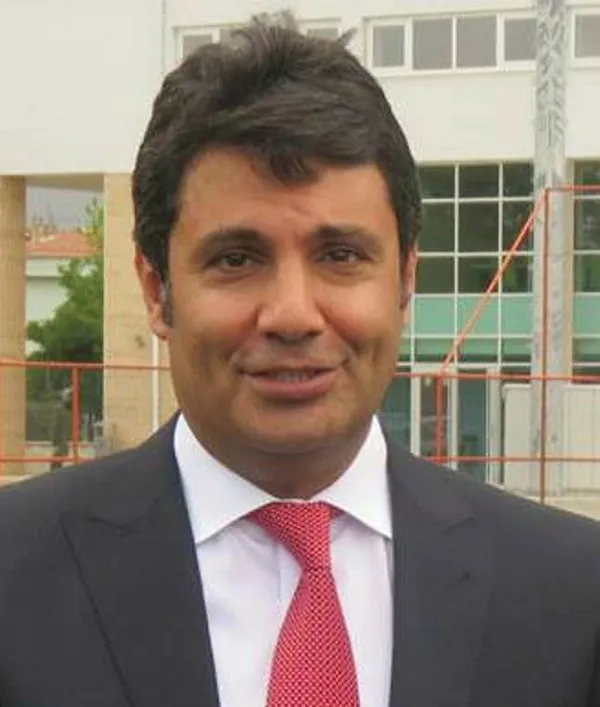 6-yildir-firariydi-fetoden-aranan-eski-bassavci-semt-pazarinda-yakalandi-1650974823944.jpg 6 yıldır firariydi! FETÖ'den aranan eski başsavcı semt pazarında yakalandı - 1