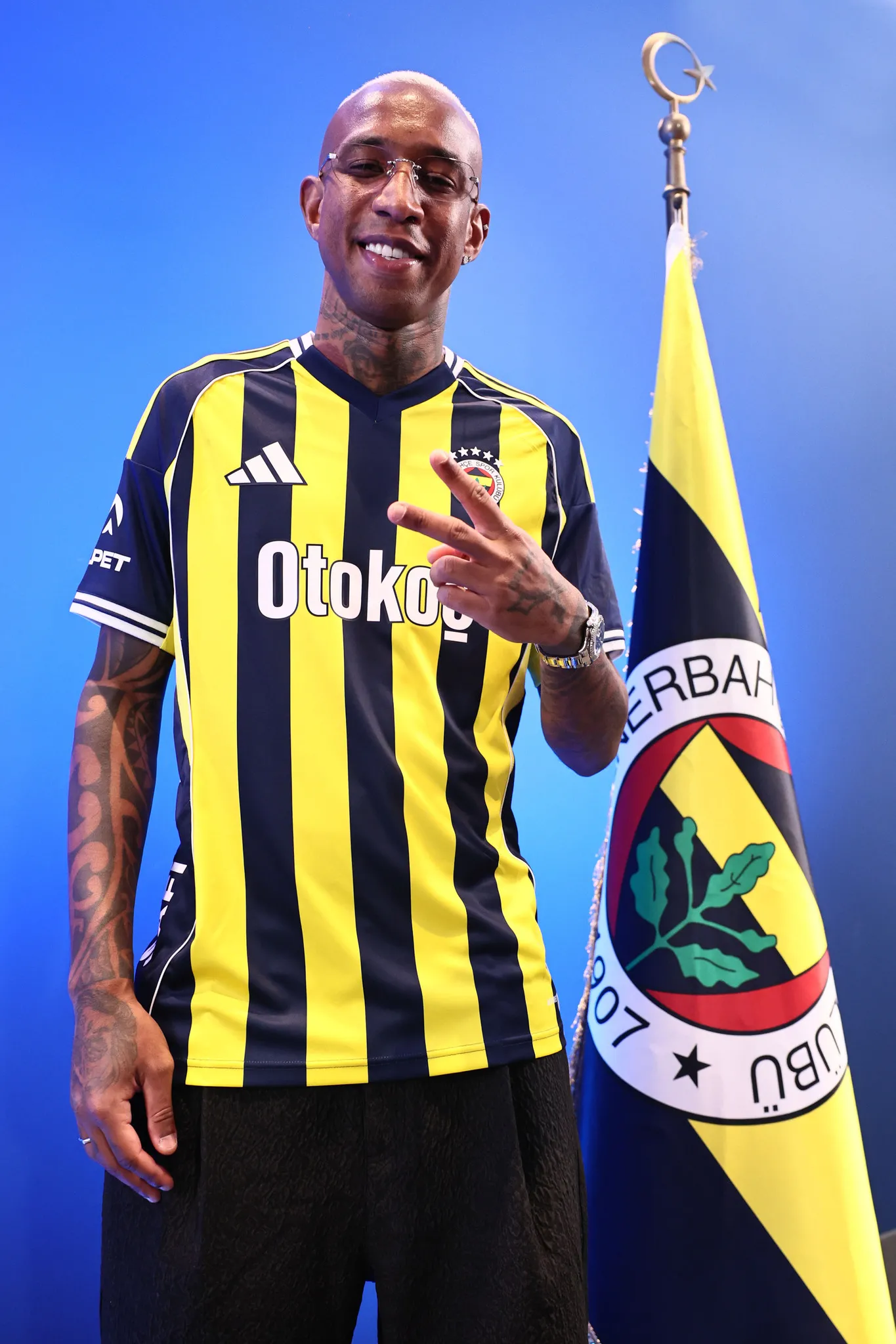 Fenerbahçe Talisca'nın sözleşmesini uzattı! Brezilyalı yıldız 2 yıl daha çubuklu formayı giyecek