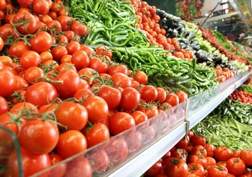 ‘Bizde domates 1.5 lira daha pahalıya yemeyin’