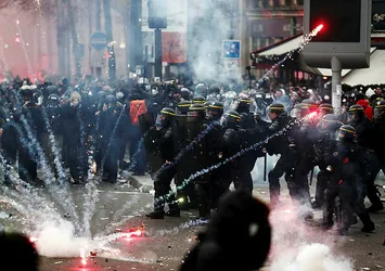 Fransız polisinden eylemcilere sert müdahale