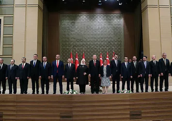 Milletvekilliğinden istifa edecek 4 bakan!