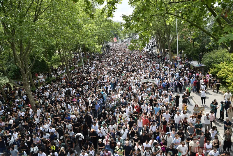 Fransa yangın yeri! İşte her şeyin başladığı o an: Kımıldama yoksa... 20