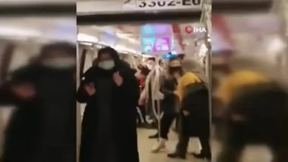 Kadıköy-Tavşantepe metrosunda korkunç olay! Eli bıçaklı kişi kadına saldırdı