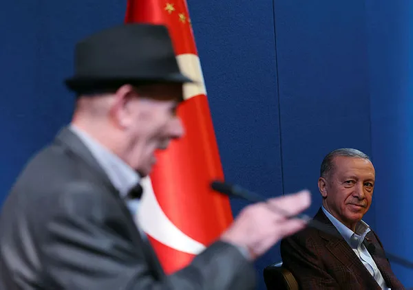 Türkevi çıkışında Başkan Erdoğan’a Ahıska Türklerinden sevgi seli: Ayağınıza taş değmesin...