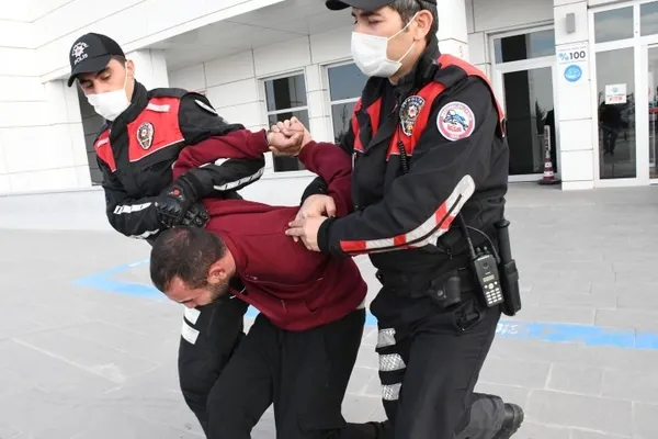 Aksaray'da film gibi operasyon! Kaçırılmak istenen genç kızı polis ekipleri son anda kurtardı - 4
