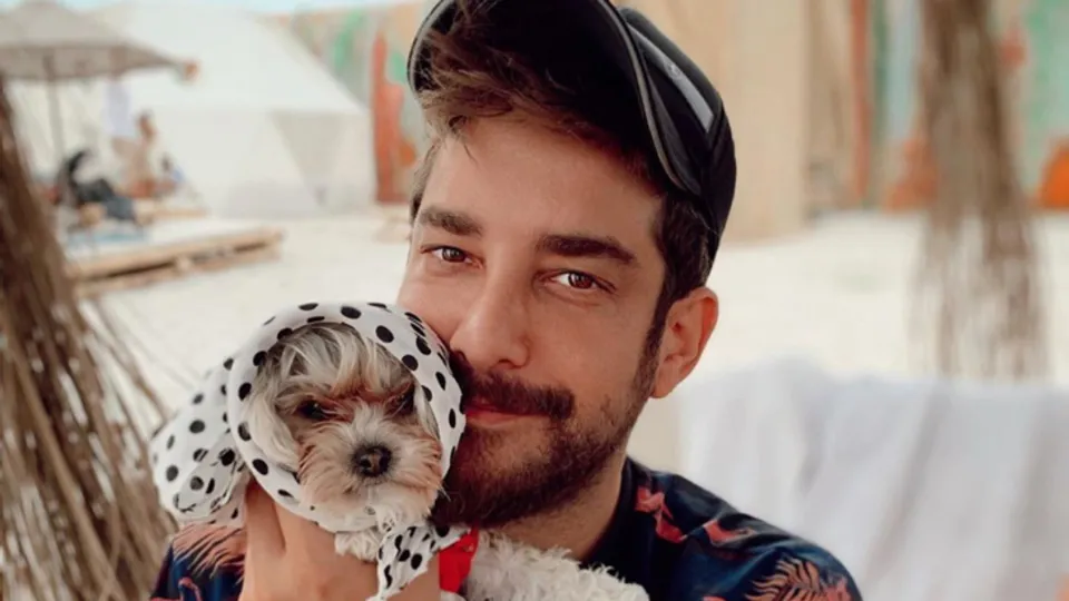 ‘Takma saç’ sorusuna Enis Arıkan’dan olay cevap!
