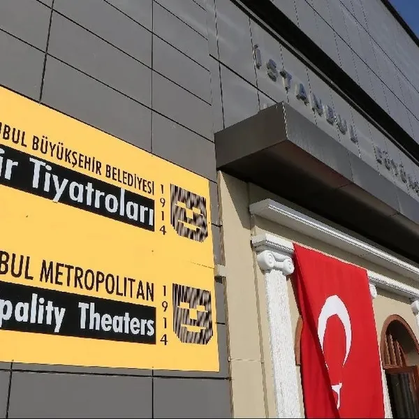 istanbullu-tiyatroseverler-ofkeli-chpli-ibbye-tepki-yagdi-109-yillik-tiyatromuzu-mahvettiniz-1674715718942.jpeg İstanbullu tiyatroseverler öfkeli! CHP'li İBB'ye tepki yağdı: 109 yıllık tiyatromuzu mahvettiniz - 2