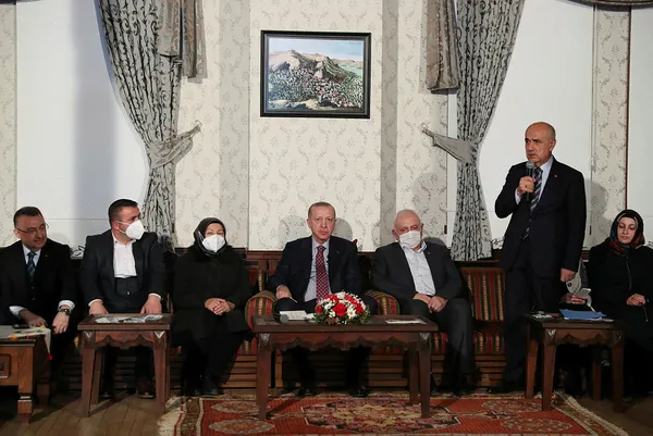iste-baskan-erdoganin-sifa-tarifi-uyumadan-once-bu-dort-gidayi-karistirip-tuketiyorum-1648321815667.jpg İşte Başkan Erdoğan'ın şifa tarifi! Uyumadan önce bu dört gıdayı karıştırıp tüketiyorum - 5