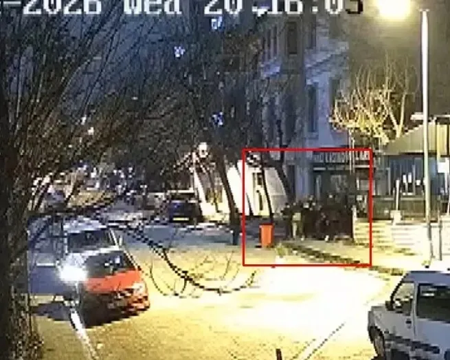 atlas-caglayan-cinayeti-sonrasi-provokatif-paylasimlar-3-kisi-tutuklandi-1768845568277.jpeg Atlas'ın öldürüldüğü kavga anları kameraya yansıdı (DHA)