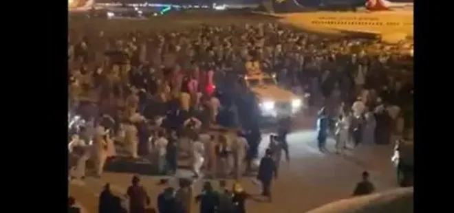 Kabil Havaalanı’nda izdiham: Taliban’ın şehri almasının ardından yaşanan tahliyelerde ortalık karıştı
