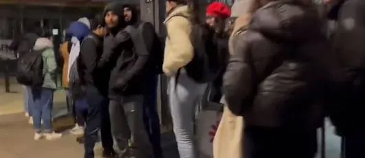 1675344740770.jpg İngiltere'den sonra Fransa'daki öğrencileri de gıda krizi vurdu! Aşevlerinin önünde dev kuyruklar - 4