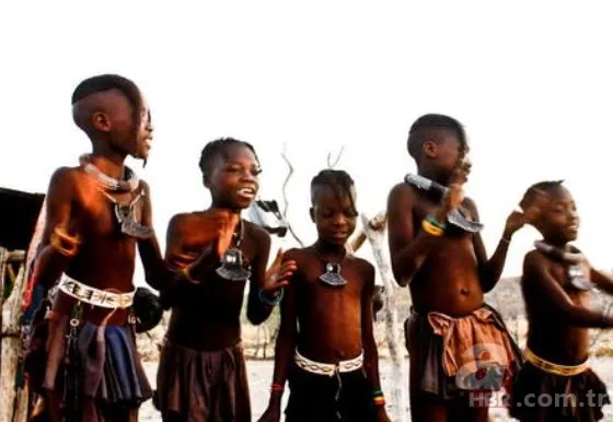 Dünyanın en ilginç kabilesi! Himba kabilesinin kadınları hamile kalmak için... 19