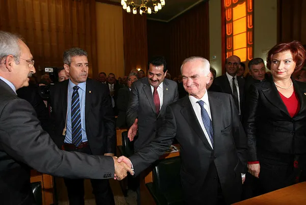CHP'nin eski sahipleri Kılıçdaroğlu'na isyan bayrağını açtı: Sen gidersen parti boşlukta kalmaz - 5