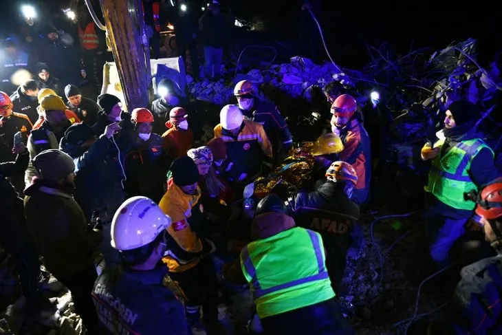 170. saatin mucizesi Sibel Kaya oldu! Enkazdan sağ olarak kurtarıldı