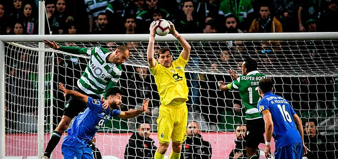 İspanyol kaleci Iker Casillas futbolu bıraktı