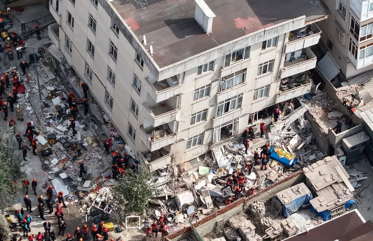 Maltepe'de göz göre göre gelen facia: Çöken binanın çatlak görüntüleri ortaya çıktı! Dükkan sahibi A Haber’e konuştu - 2