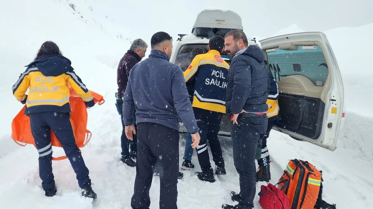 Muş'ta kar engeline rağmen sağlık seferberliği