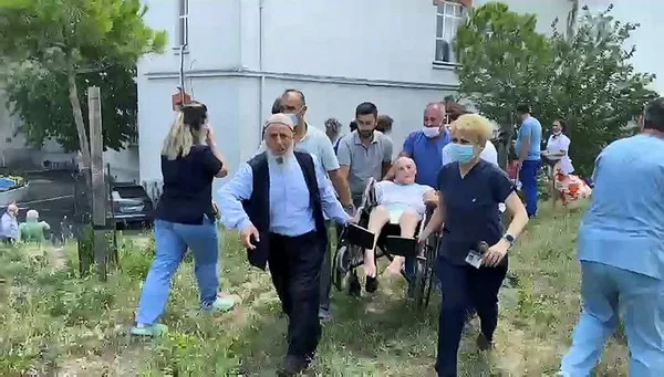 İstanbul’da Balıklı Rum Hastanesi’nde korkutan yangın! Başkan Erdoğan başhekim Leana ile görüştü
