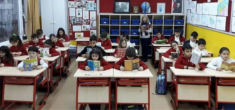Yarın okullar tatil mi? 19 Mayıs Çarşamba okullar var mı? Yarın EBA canlı ders yapılacak mı? Uzaktan eğitim...